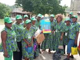 Presentation of sprayers by sponsor (Hon. Omoniyi Ogodo-Bach to AKQF farmers. Received by Hon. Ibrahaim Aduke